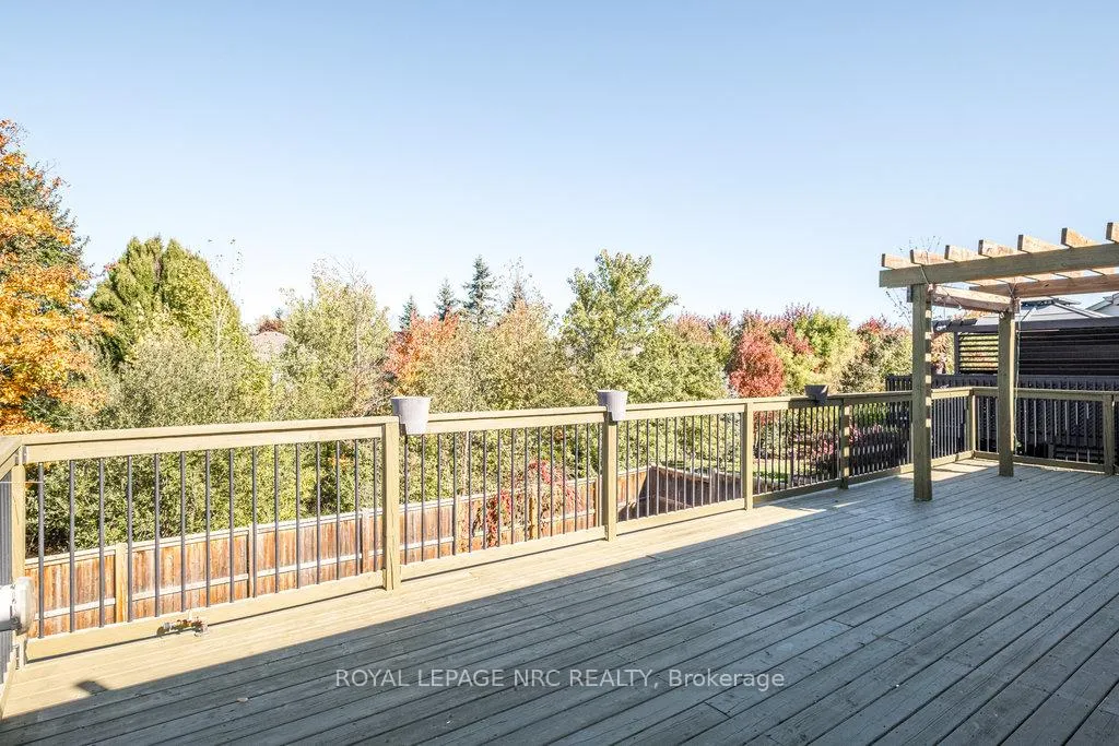 Photo 18 of 8071 Costabile Drive, Niagara Falls, Ascot — HOMEH