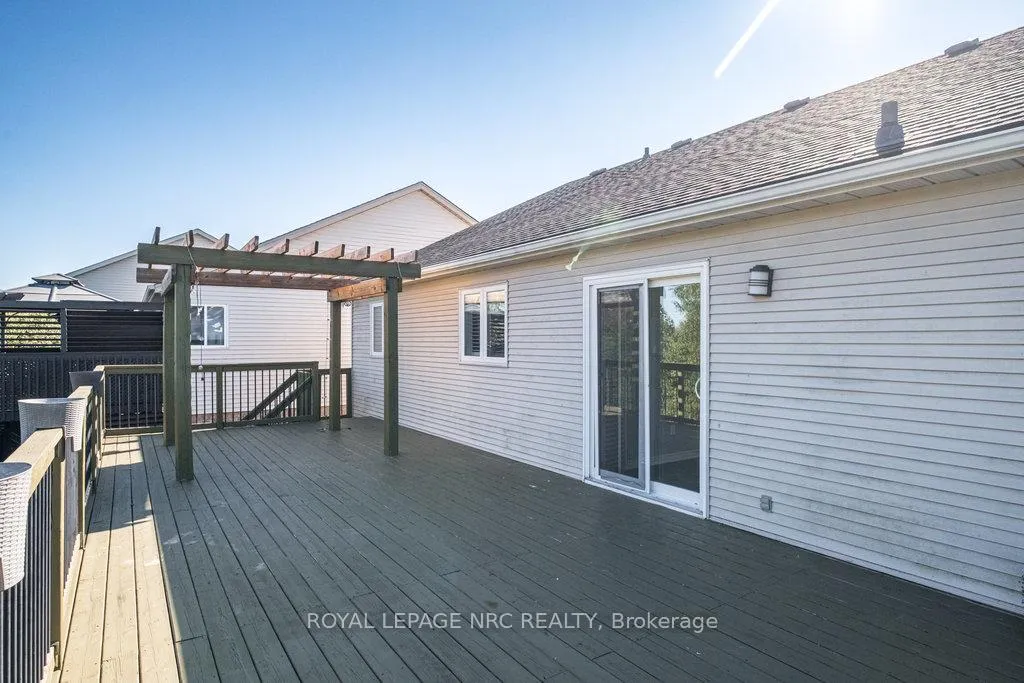 Photo 19 of 8071 Costabile Drive, Niagara Falls, Ascot — HOMEH