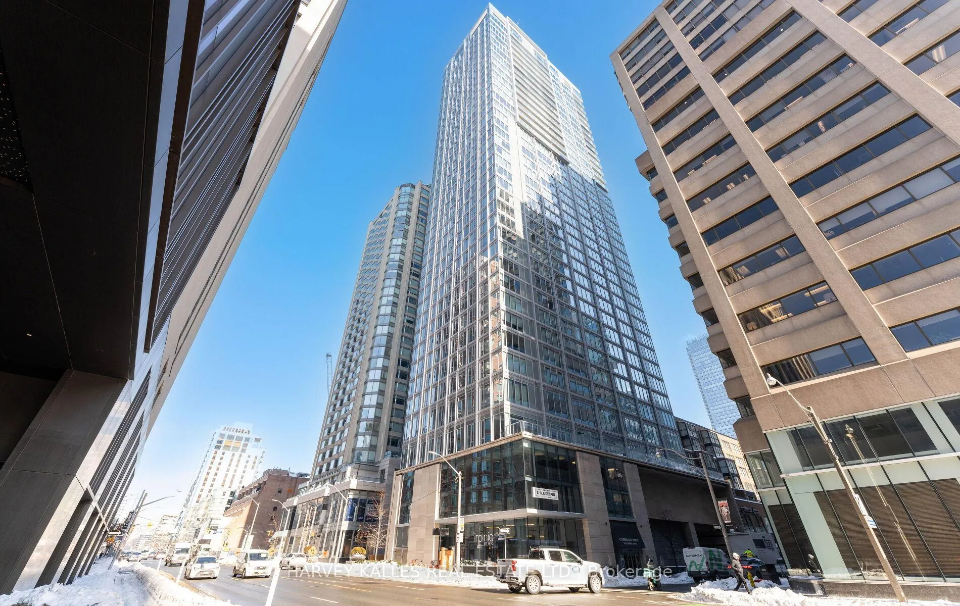Front of Unit 3502, 200 Cumberland Street