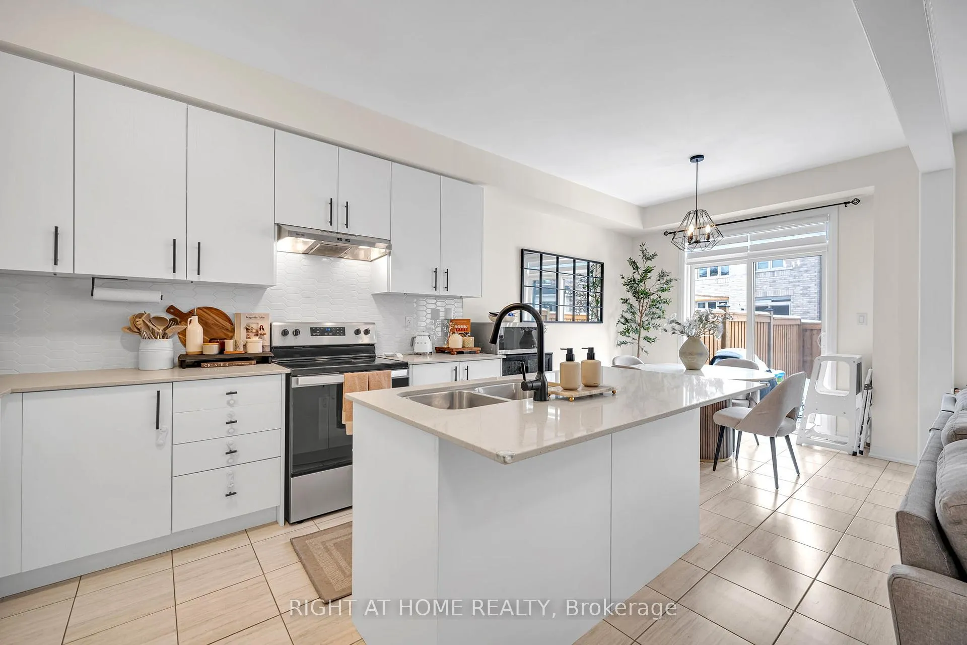Photo 12 of 132 Ogston Crescent, Whitby, Rural Whitby — HOMEH