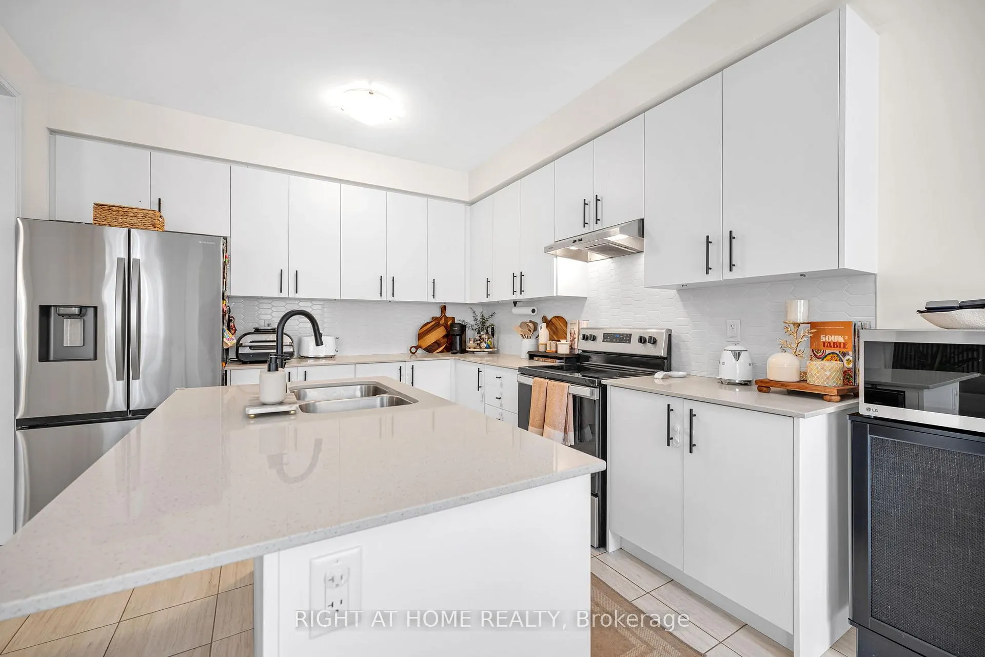 Photo 14 of 132 Ogston Crescent, Whitby, Rural Whitby — HOMEH