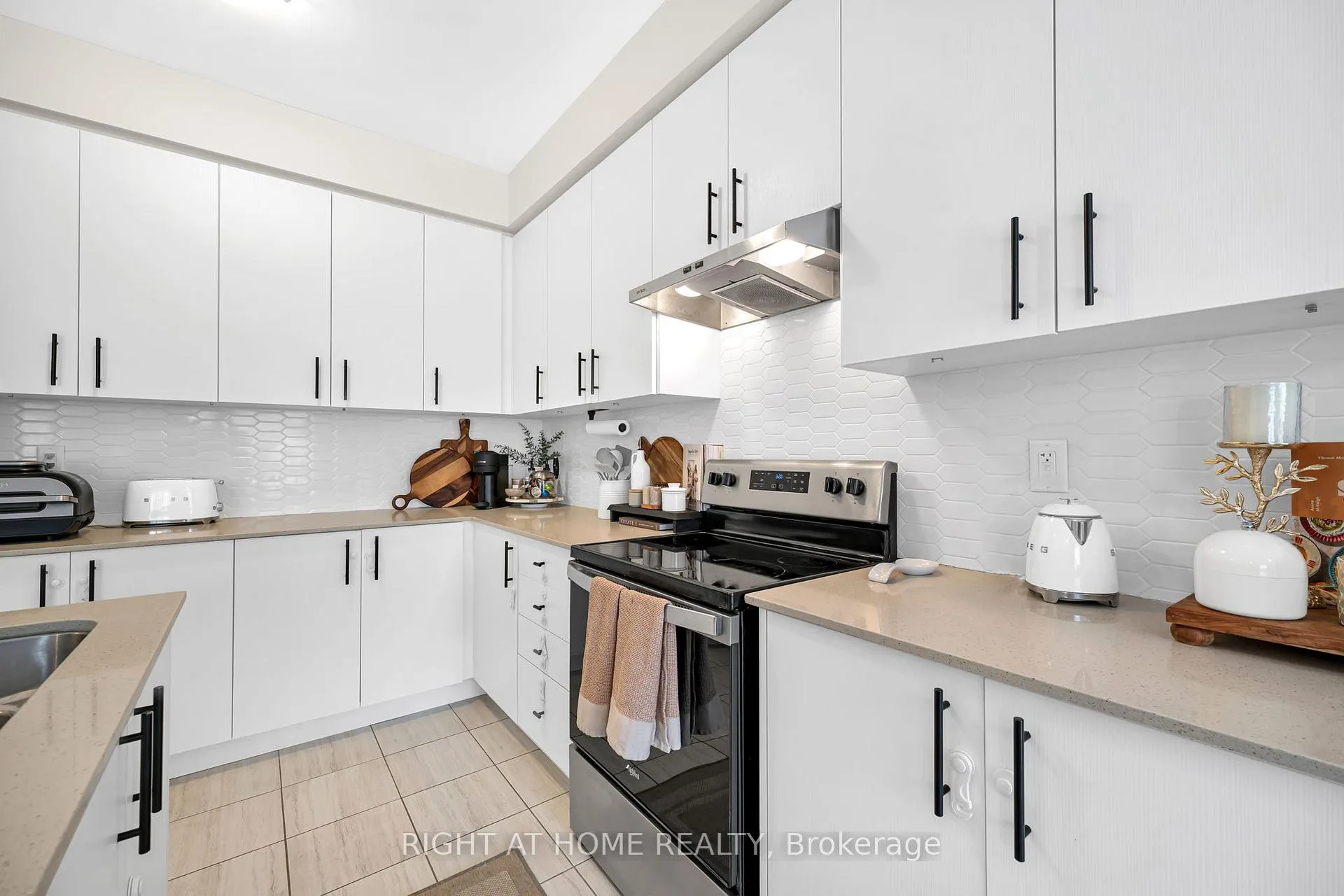 Photo 18 of 132 Ogston Crescent, Whitby, Rural Whitby — HOMEH