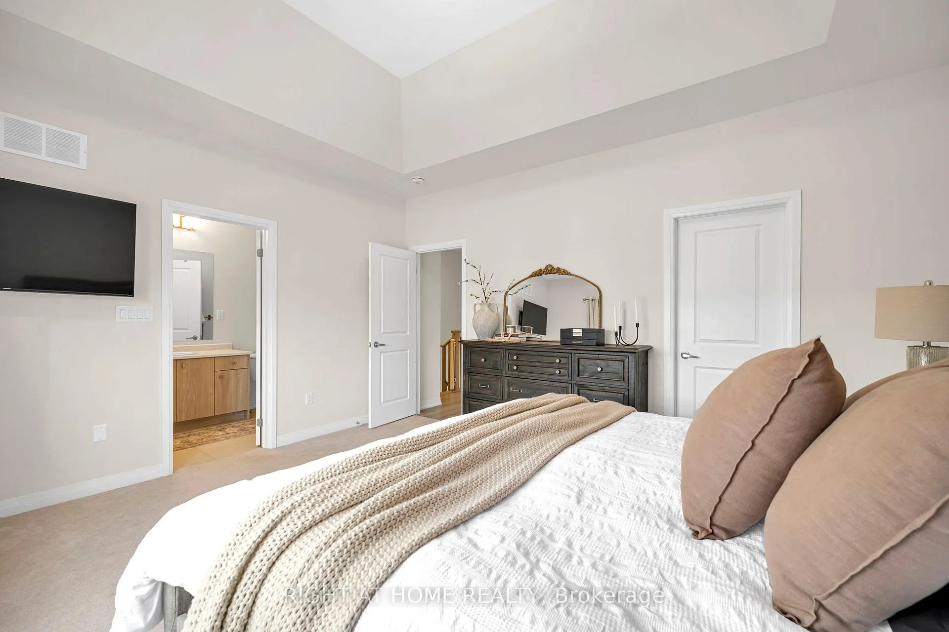 Photo 23 of 132 Ogston Crescent, Whitby, Rural Whitby — HOMEH