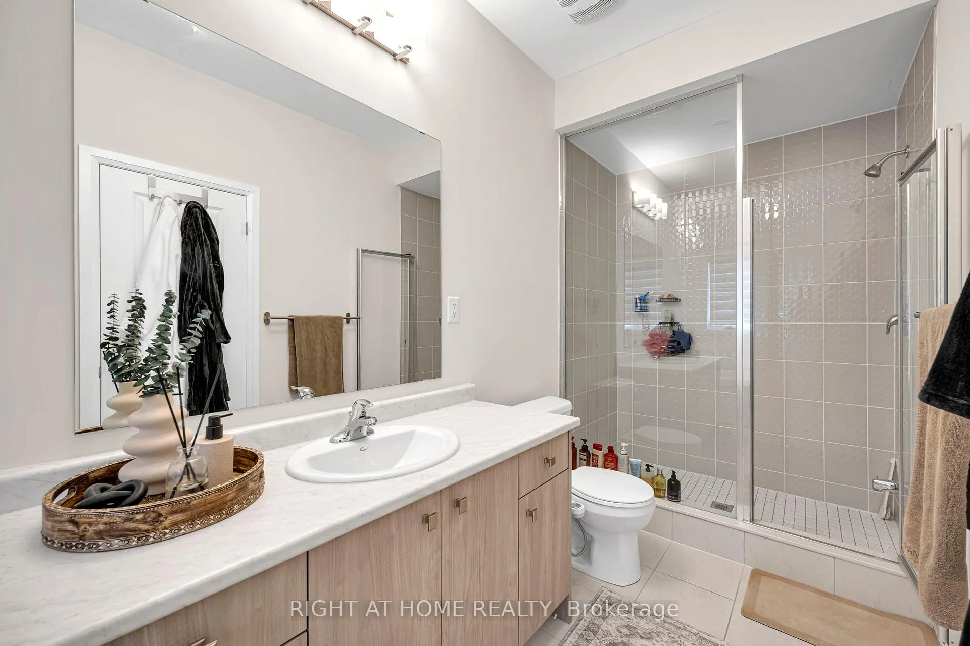 Photo 25 of 132 Ogston Crescent, Whitby, Rural Whitby — HOMEH