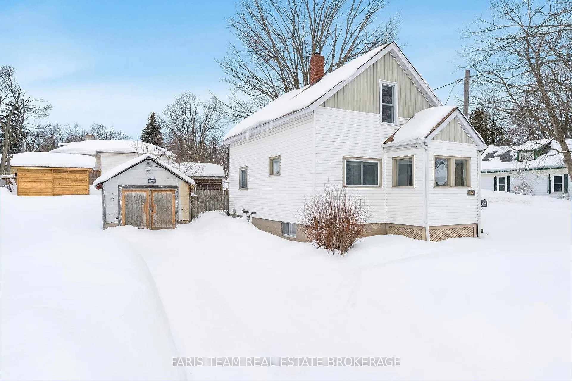 Front of 302 Nottawasaga Street