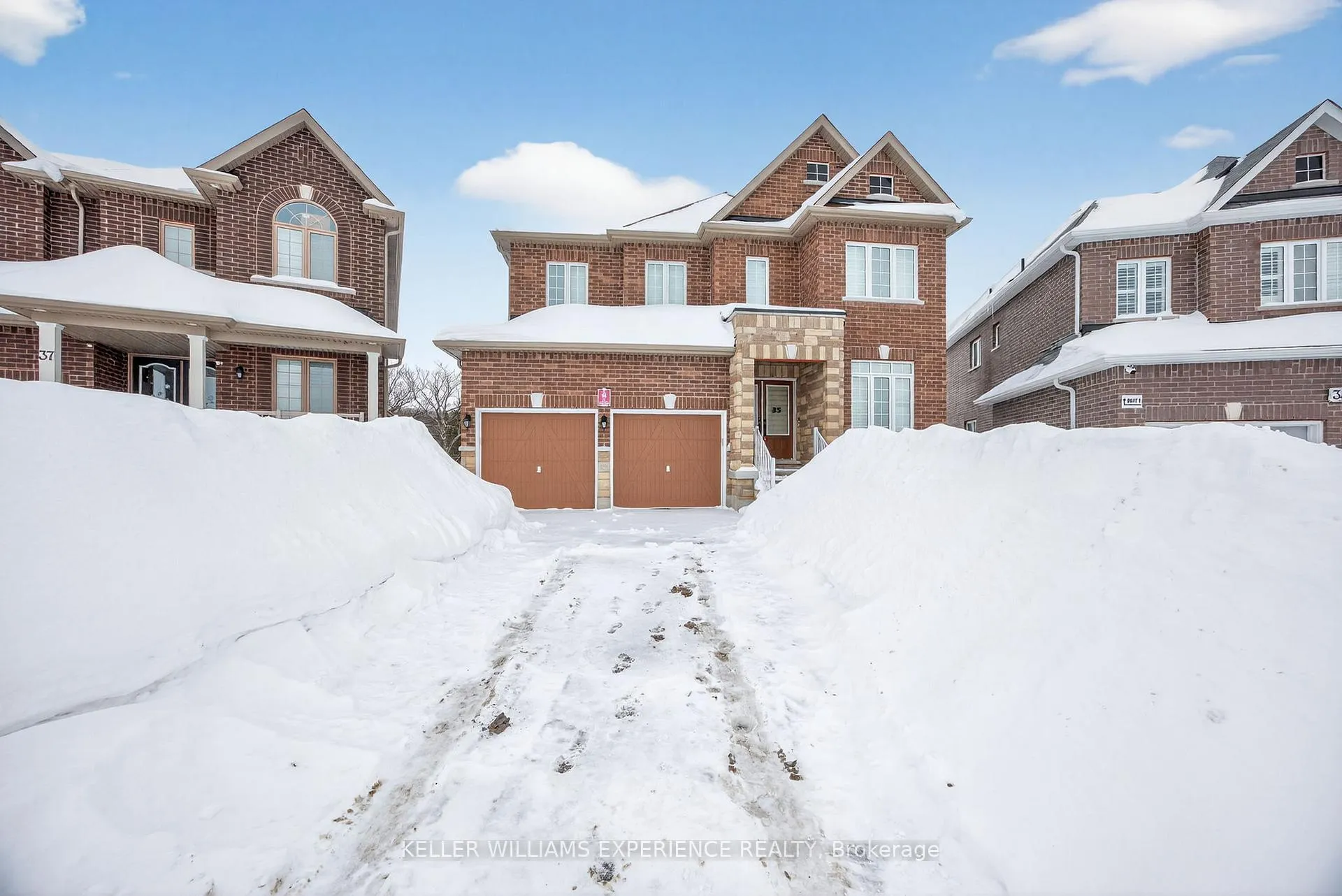 Photo 2 of 35 Muirfield Drive, Barrie, Holly — HOMEH