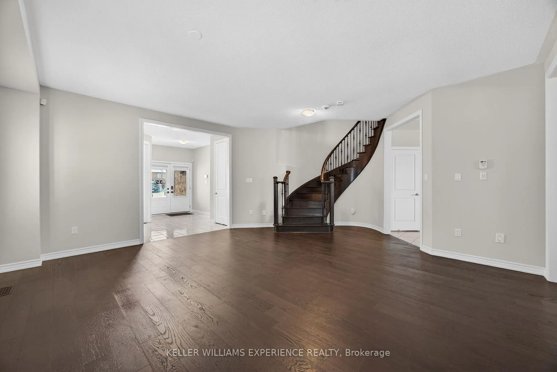 Photo 8 of 35 Muirfield Drive, Barrie, Holly — HOMEH