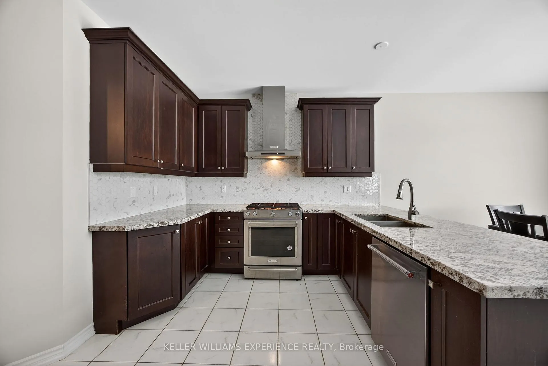 Photo 18 of 35 Muirfield Drive, Barrie, Holly — HOMEH
