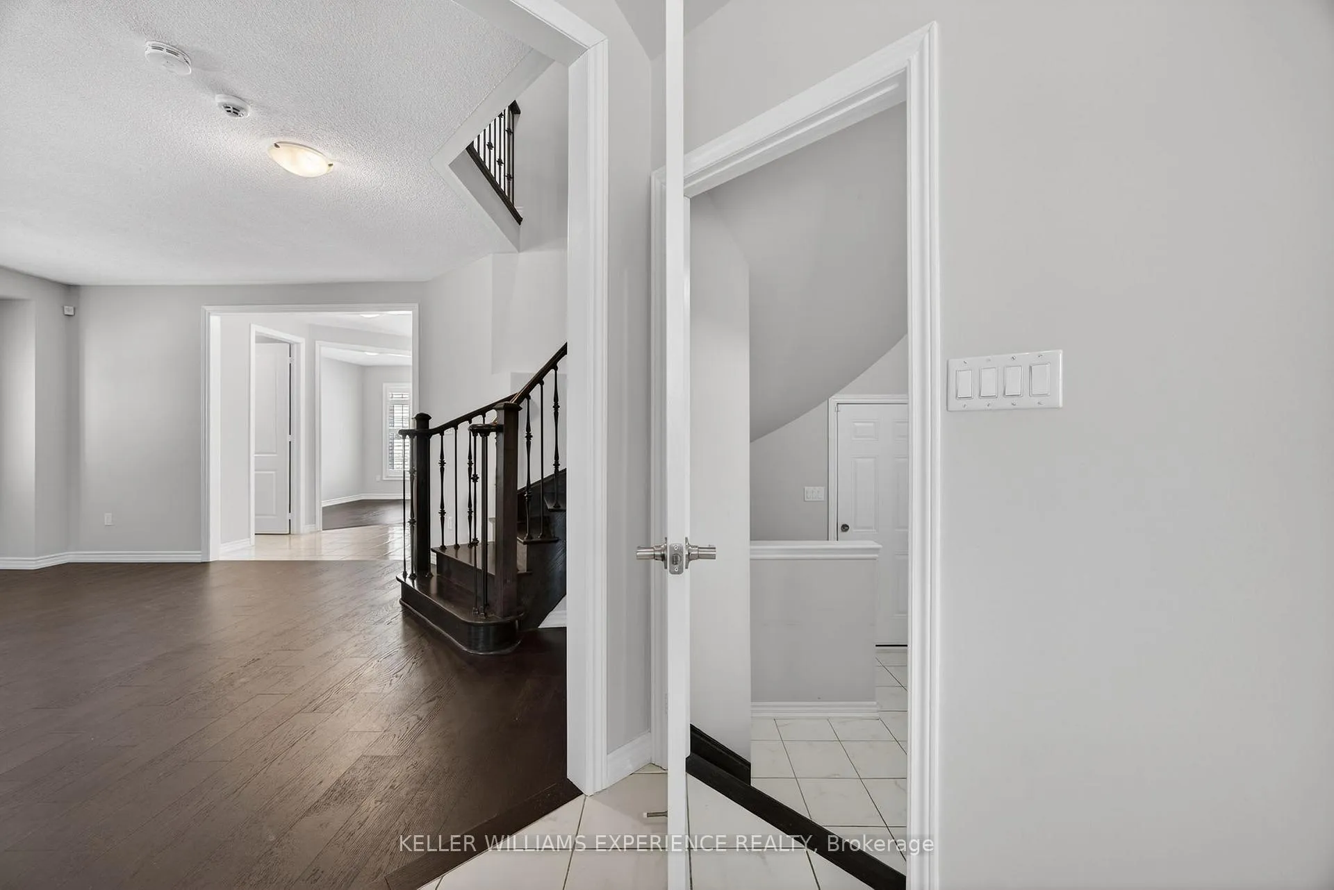 Photo 27 of 35 Muirfield Drive, Barrie, Holly — HOMEH