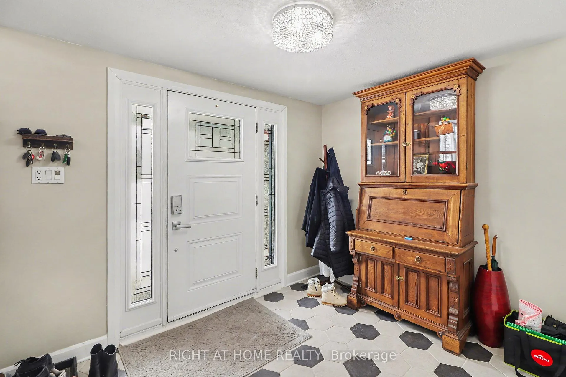 Photo 5 of 51 Westpark Drive, Ottawa, Blackburn Hamlet — HOMEH
