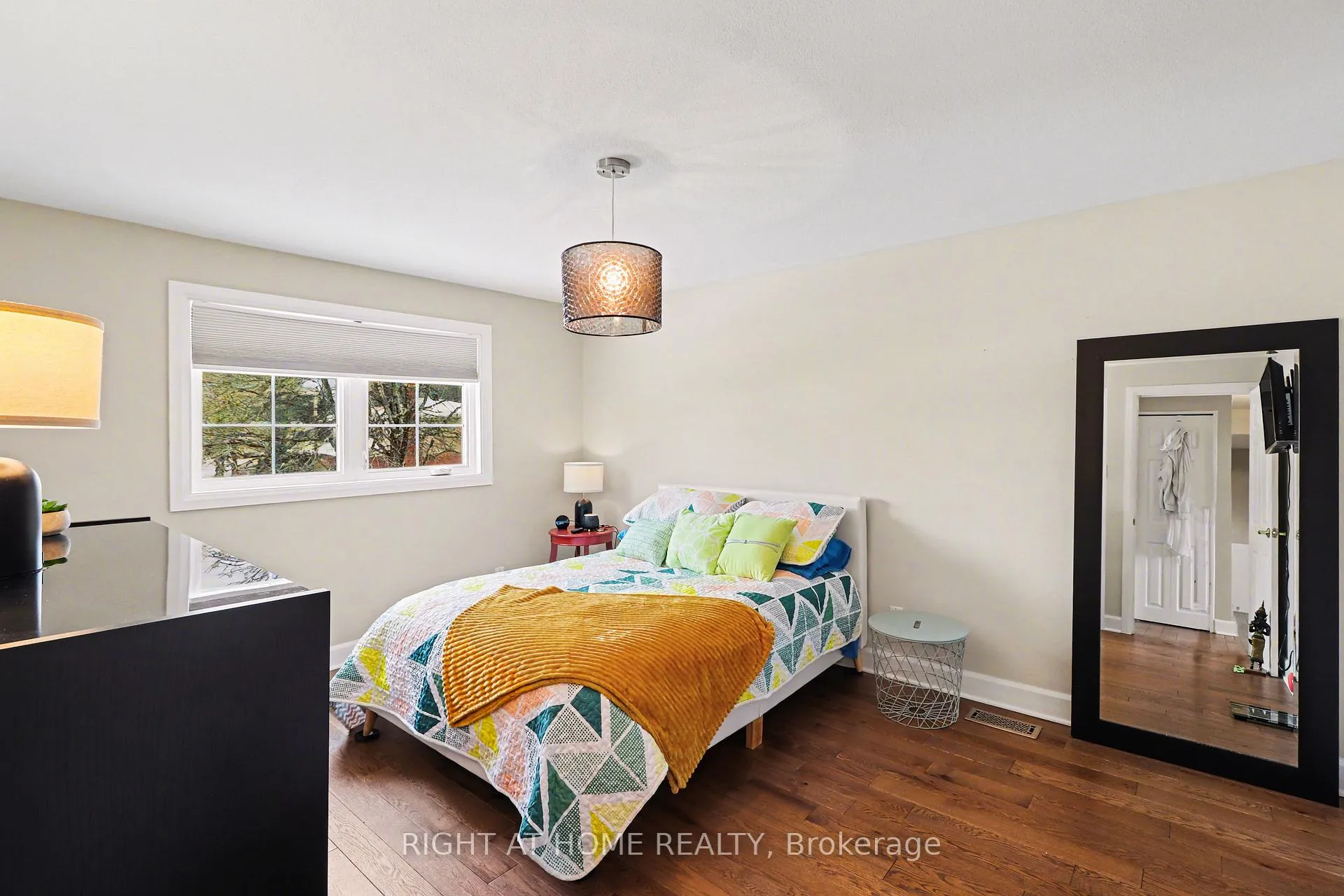 Photo 24 of 51 Westpark Drive, Ottawa, Blackburn Hamlet — HOMEH