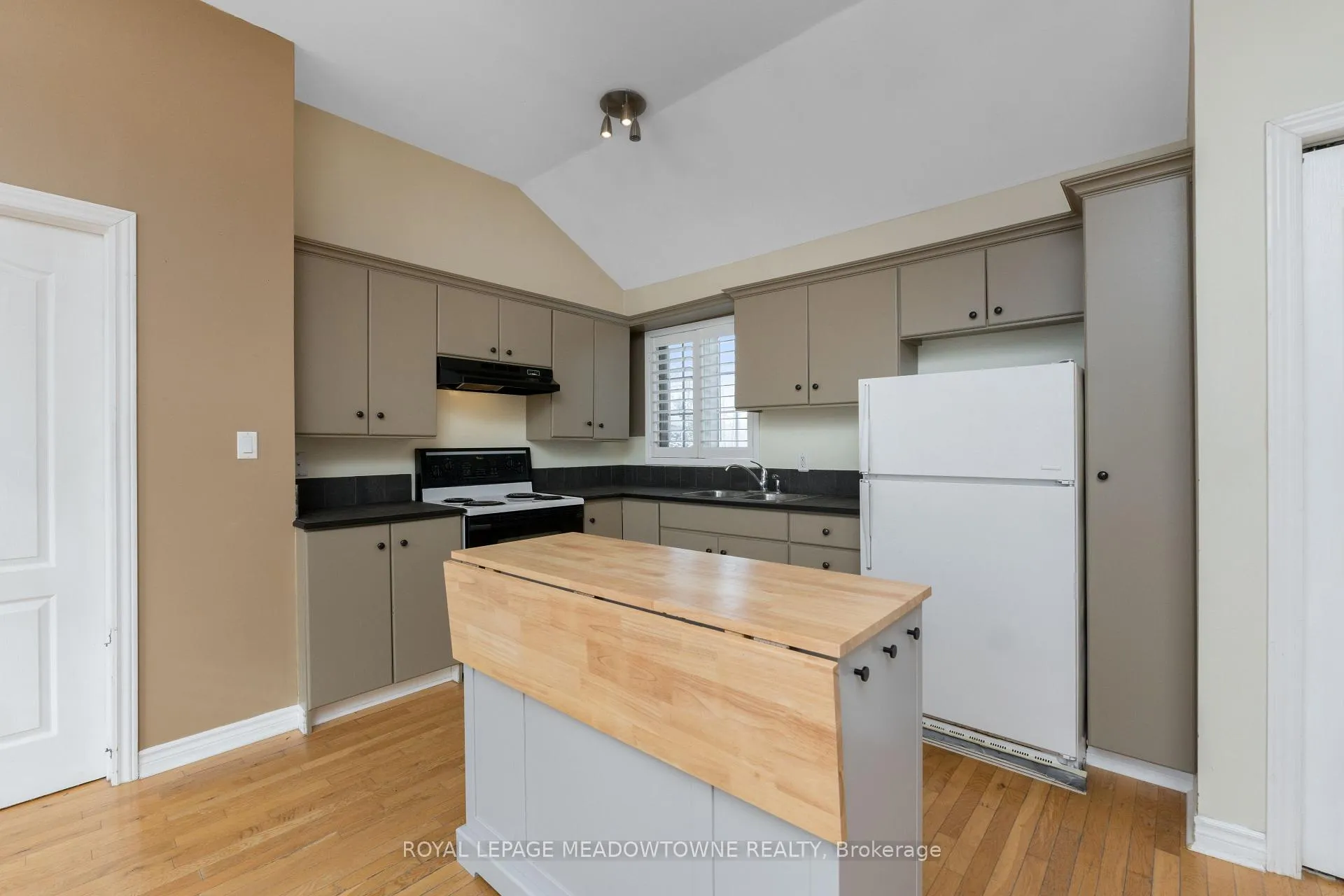 Photo 11 of Unit Upper Unit, 12 Station Street, Erin, Rural Erin — HOMEH
