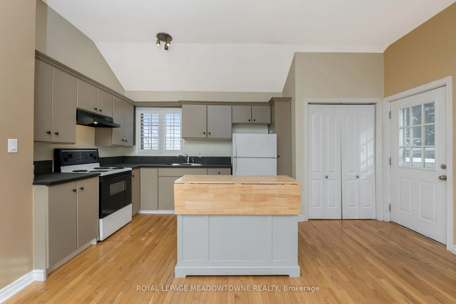 Photo 12 of Unit Upper Unit, 12 Station Street, Erin, Rural Erin — HOMEH