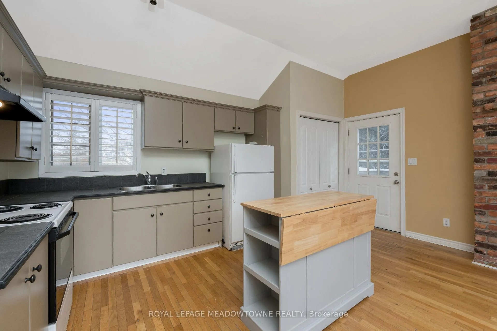Photo 13 of Unit Upper Unit, 12 Station Street, Erin, Rural Erin — HOMEH