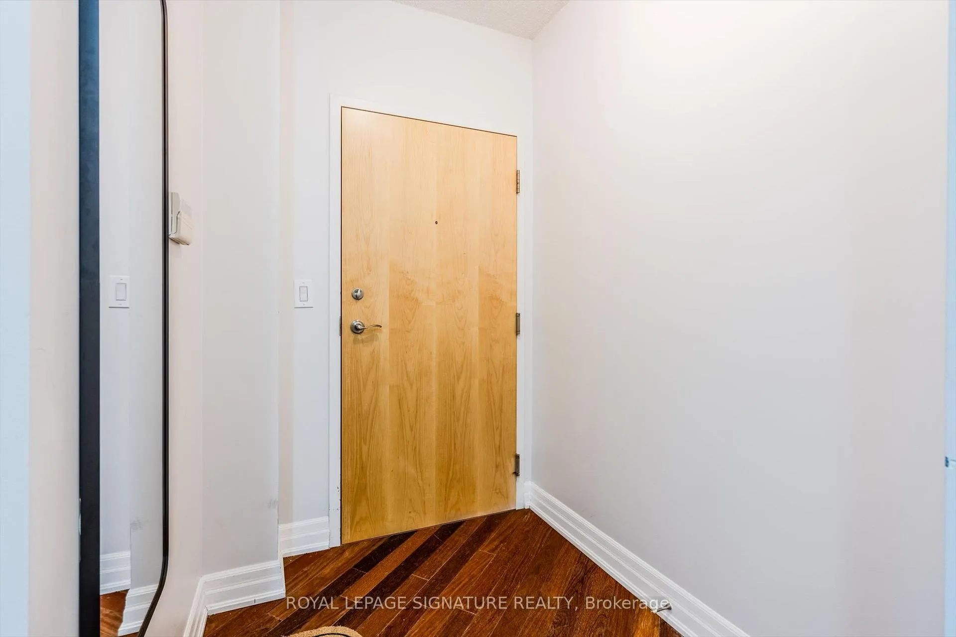 Photo 4 of Unit 709, 8 Scollard Street, Toronto, The Annex — HOMEH