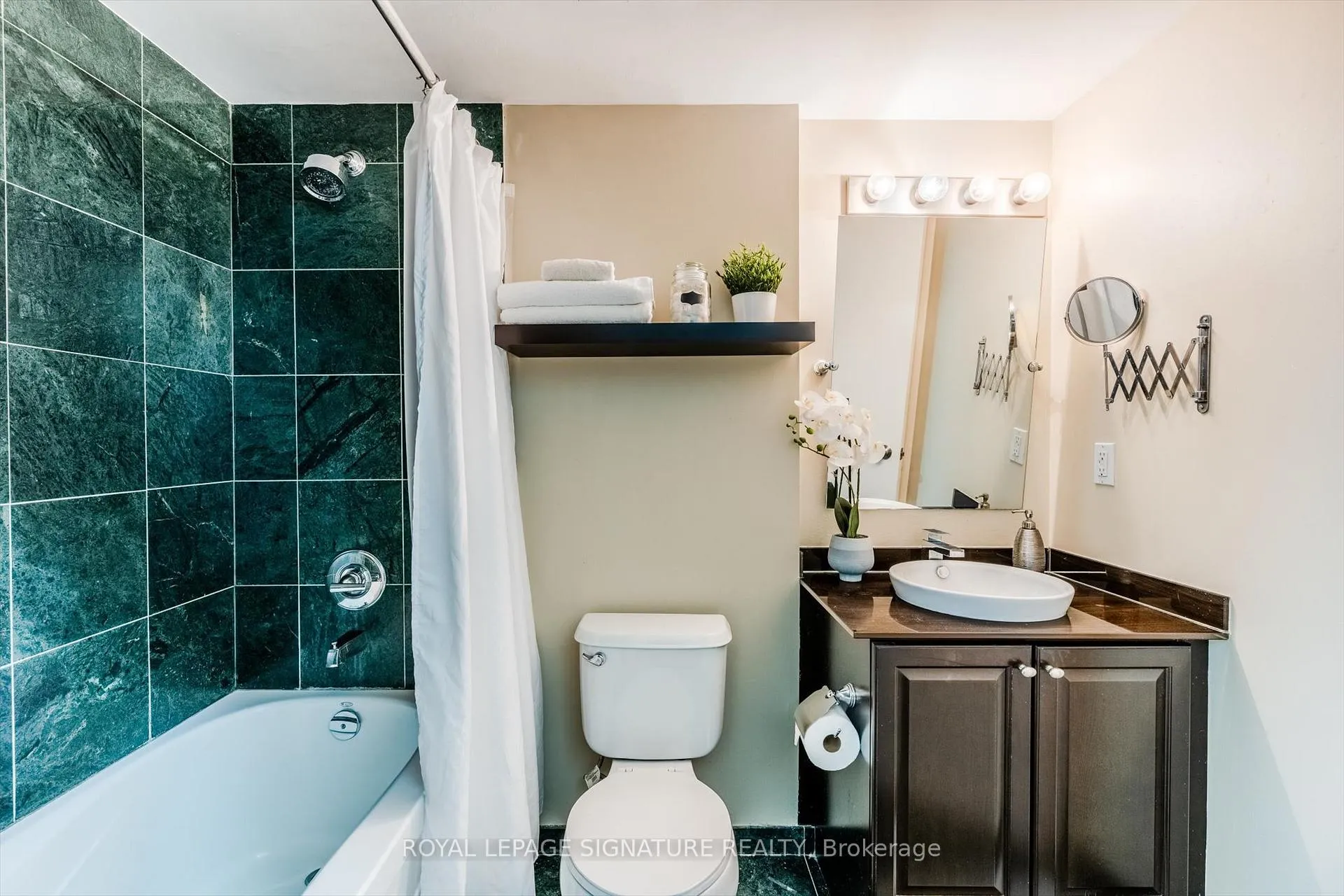 Photo 6 of Unit 709, 8 Scollard Street, Toronto, The Annex — HOMEH