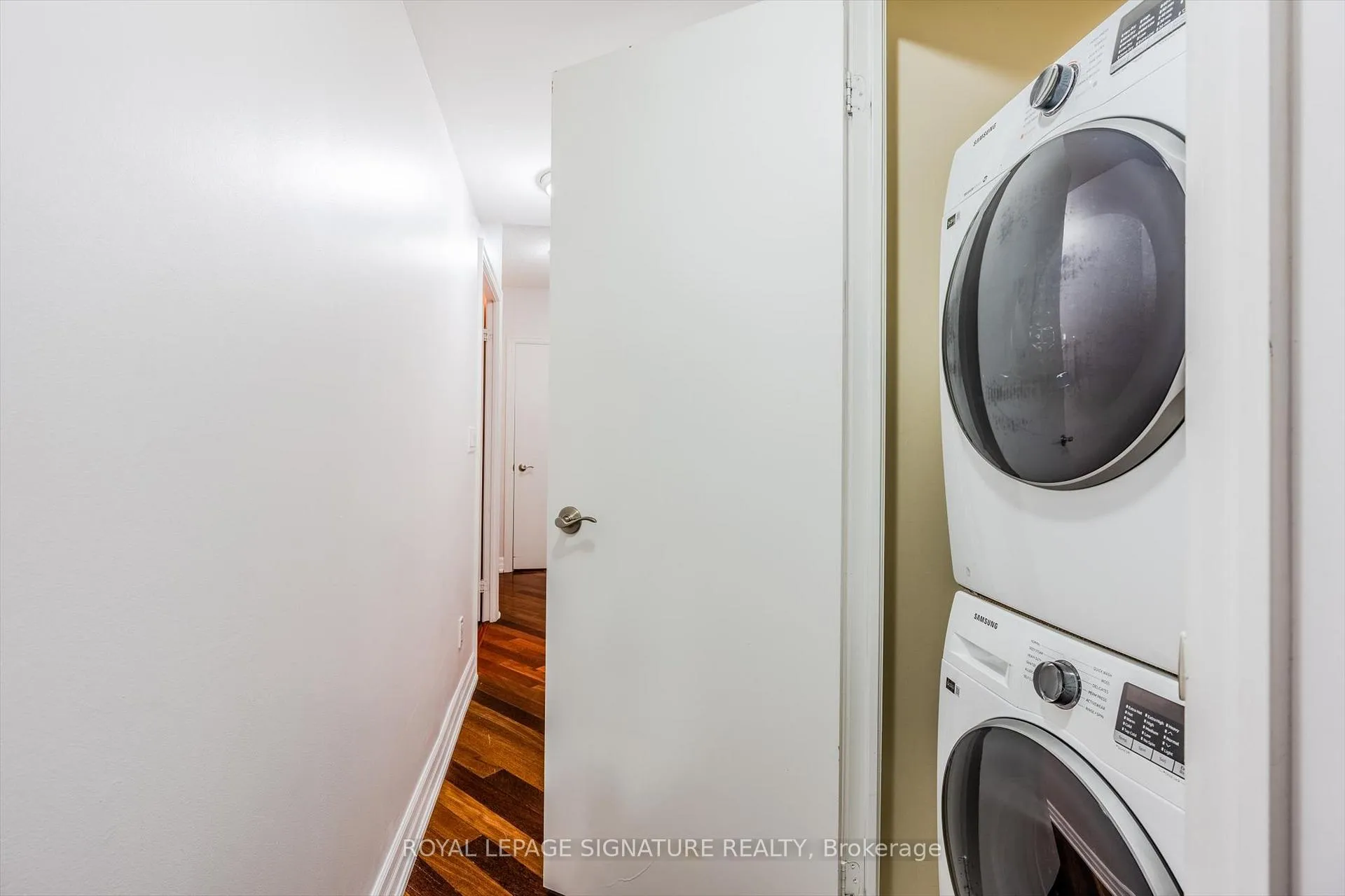 Photo 7 of Unit 709, 8 Scollard Street, Toronto, The Annex — HOMEH
