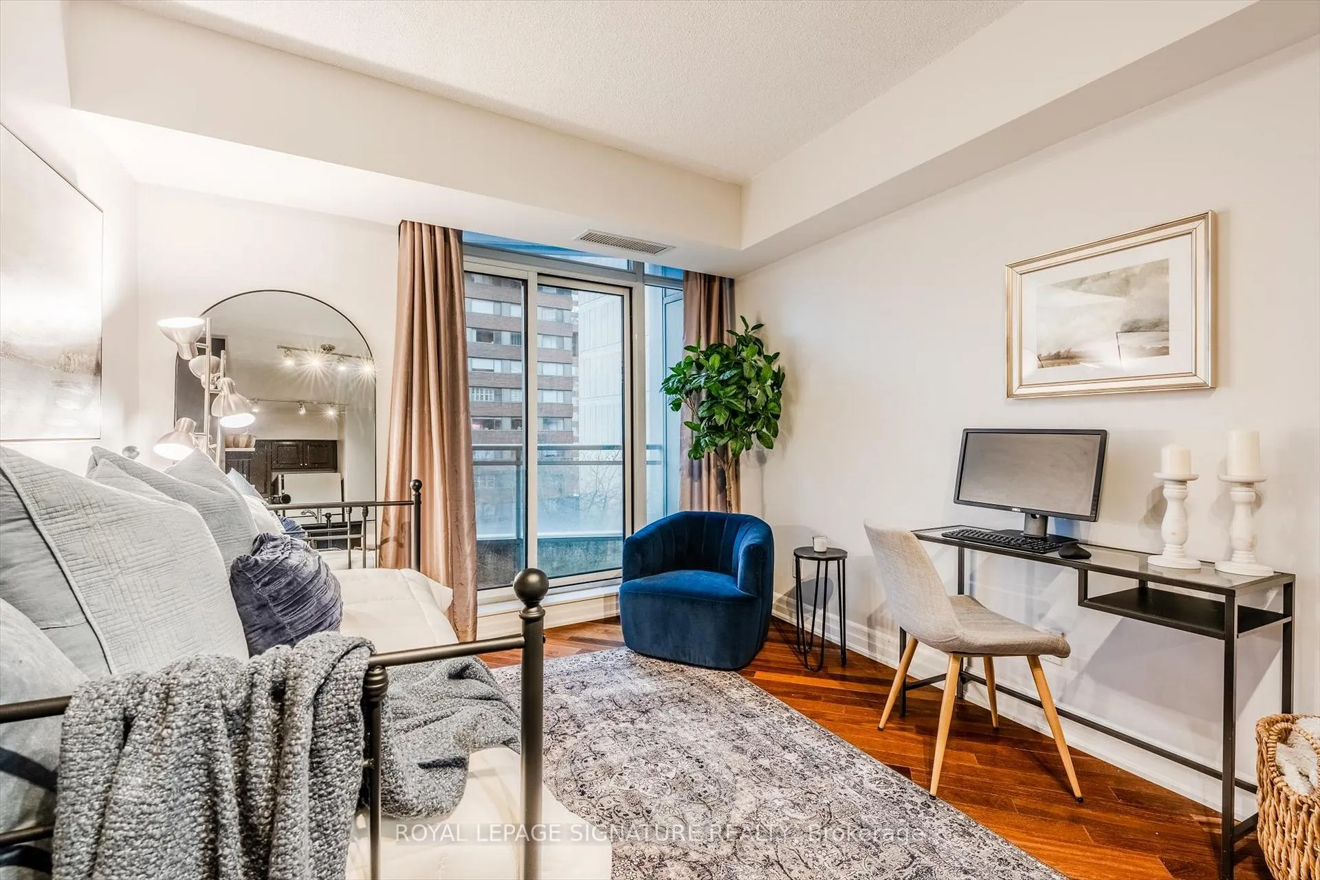 Photo 8 of Unit 709, 8 Scollard Street, Toronto, The Annex — HOMEH