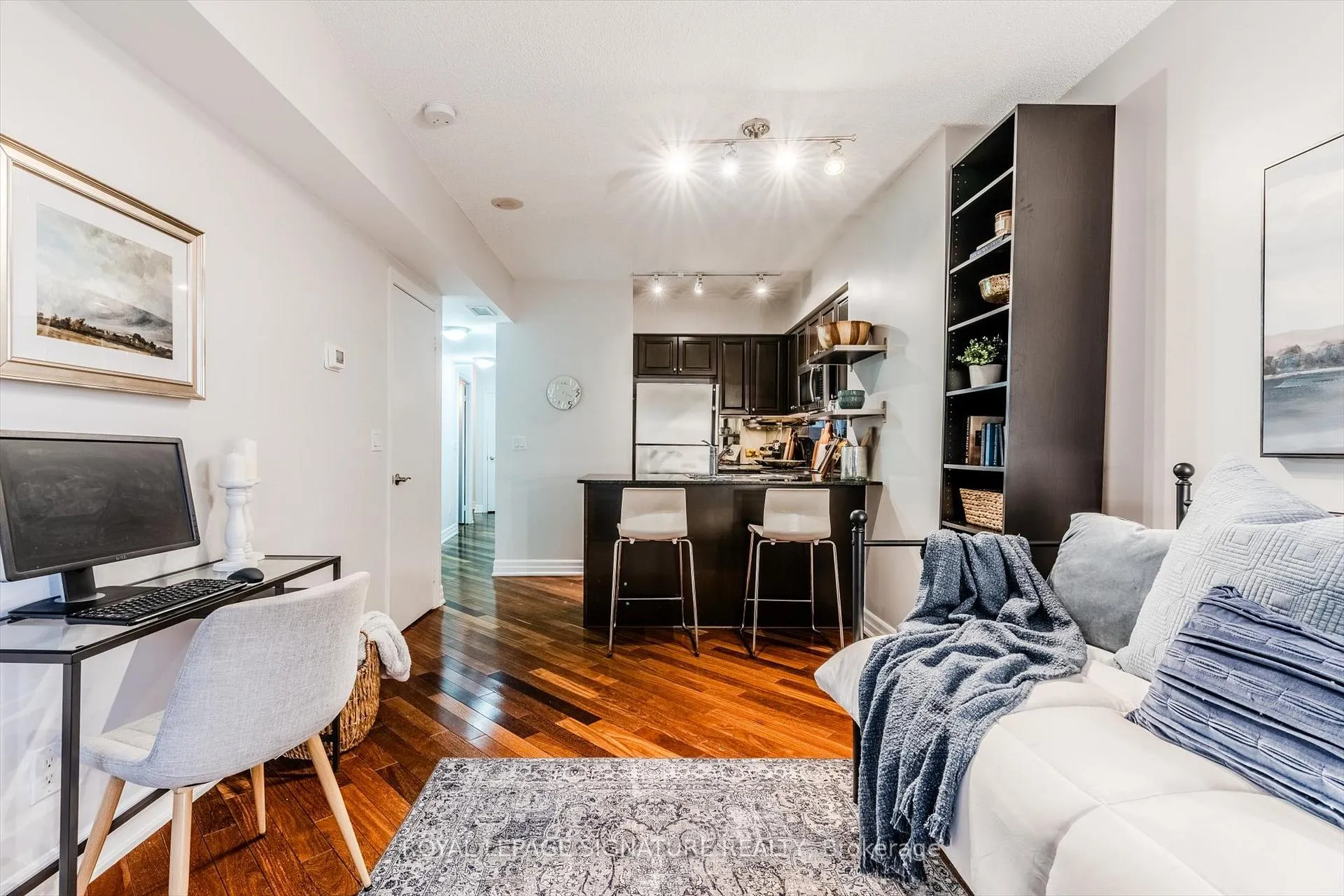 Photo 9 of Unit 709, 8 Scollard Street, Toronto, The Annex — HOMEH