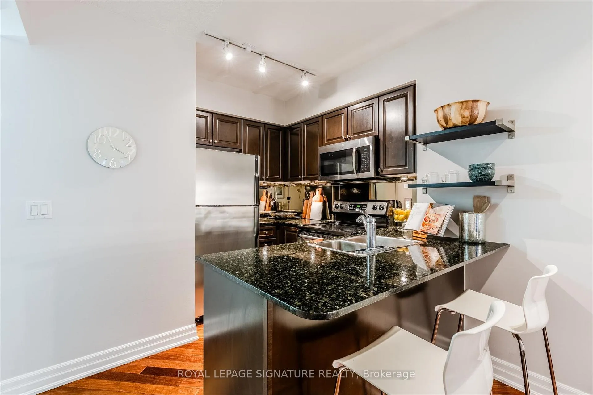 Photo 11 of Unit 709, 8 Scollard Street, Toronto, The Annex — HOMEH