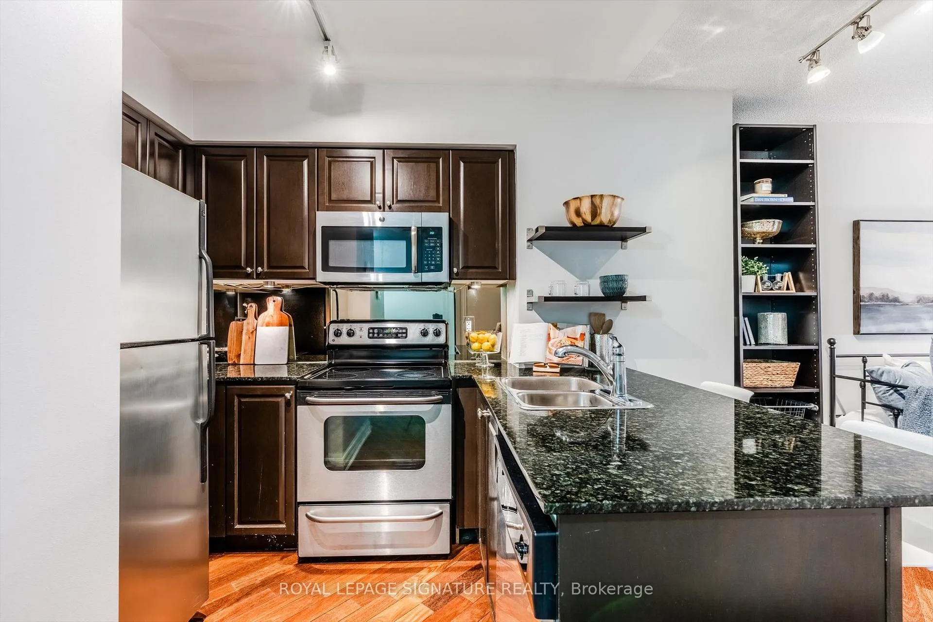 Photo 12 of Unit 709, 8 Scollard Street, Toronto, The Annex — HOMEH