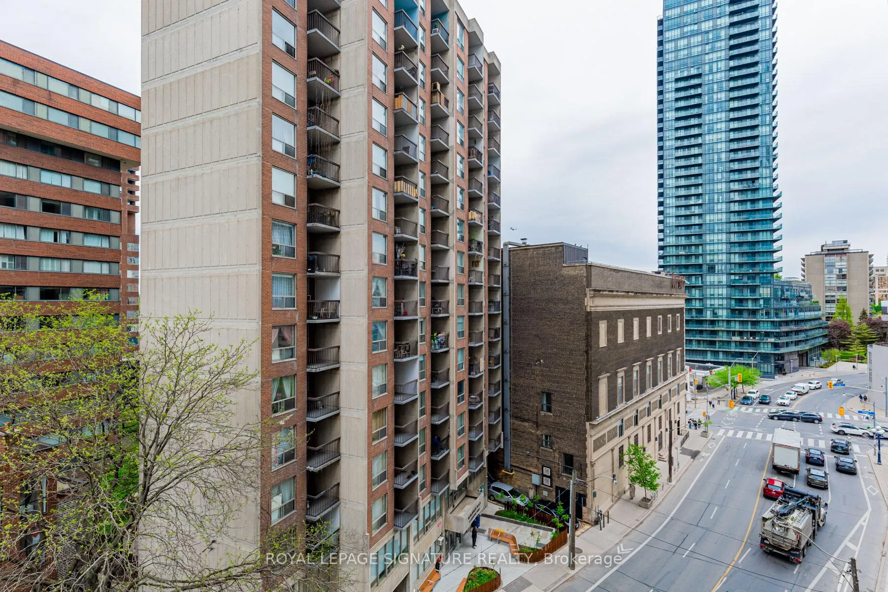 Photo 15 of Unit 709, 8 Scollard Street, Toronto, The Annex — HOMEH
