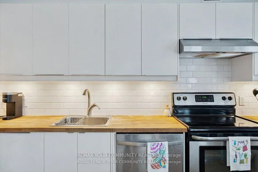 Photo 12 of Unit 201, 60 Kippendavie Avenue, Toronto, The Beaches — HOMEH