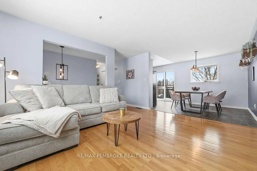 Photo 5 of 22 James Street, Petawawa — HOMEH