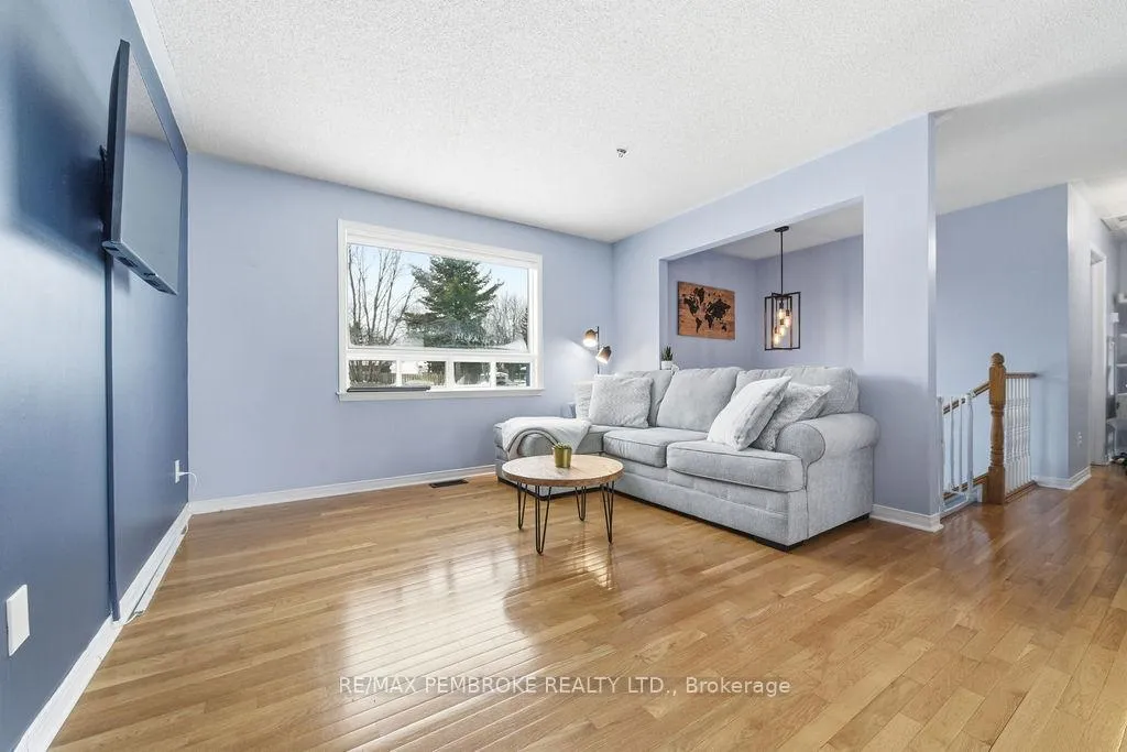 Photo 7 of 22 James Street, Petawawa — HOMEH