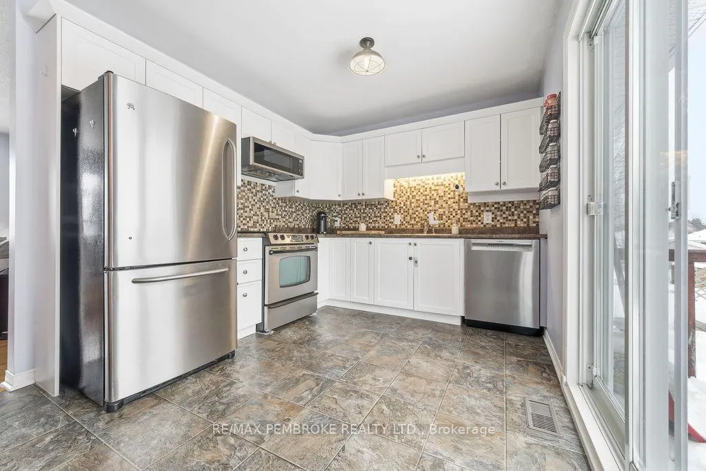 Photo 12 of 22 James Street, Petawawa — HOMEH