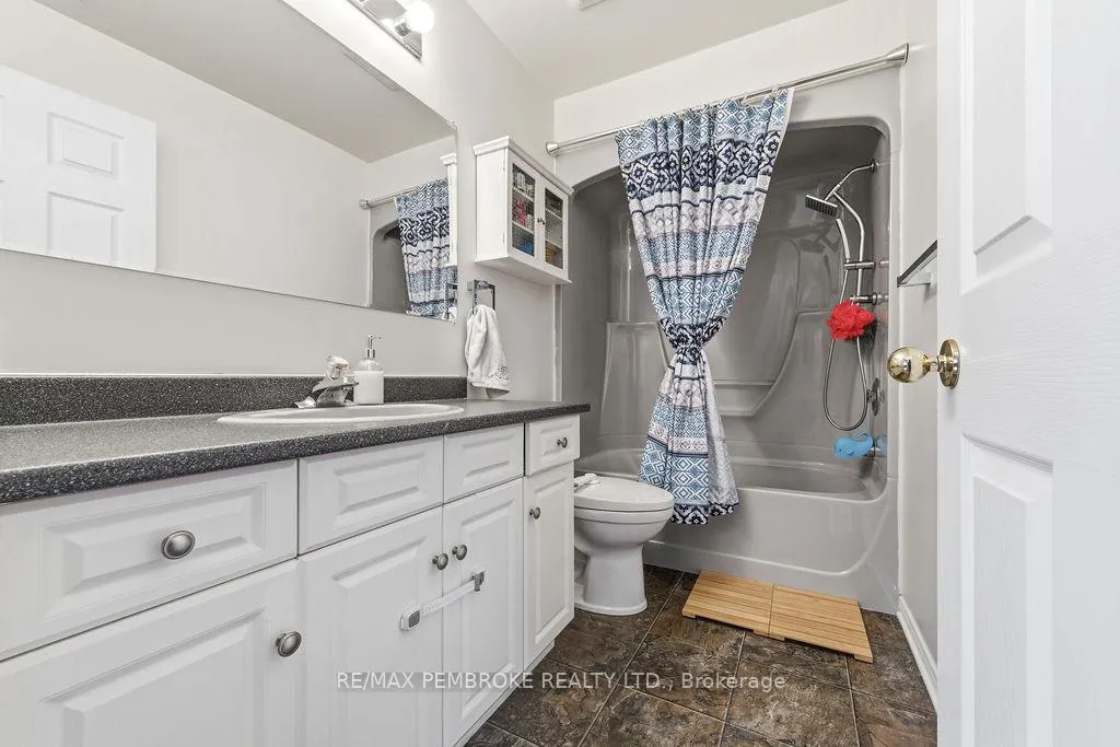 Photo 21 of 22 James Street, Petawawa — HOMEH