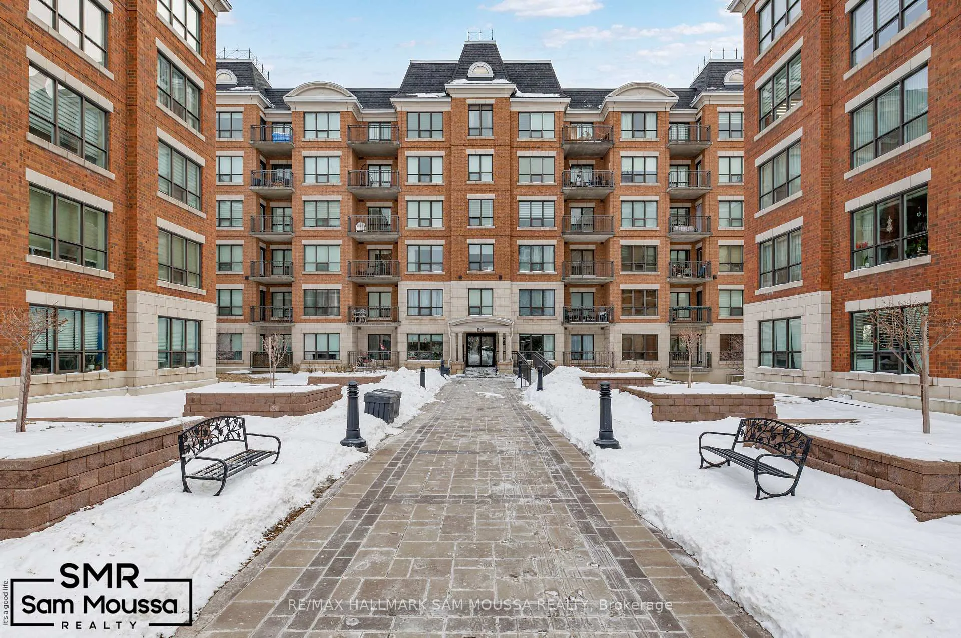 Front of Unit 112, 955 Beauparc Private