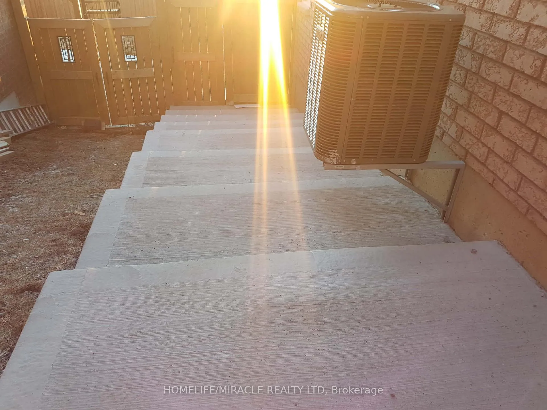 Photo 4 of 1720 Finkle Drive, Oshawa, Taunton — HOMEH