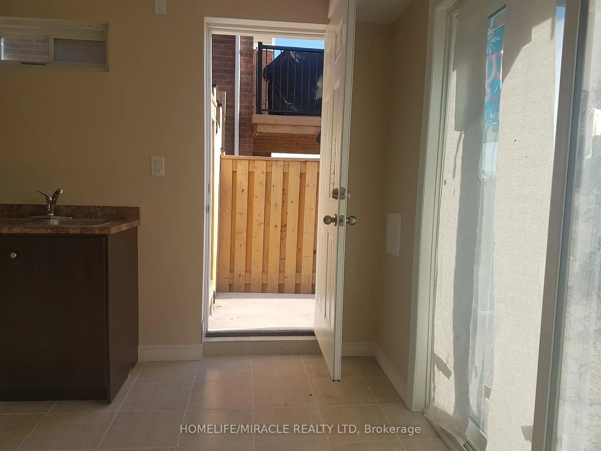 Photo 5 of 1720 Finkle Drive, Oshawa, Taunton — HOMEH