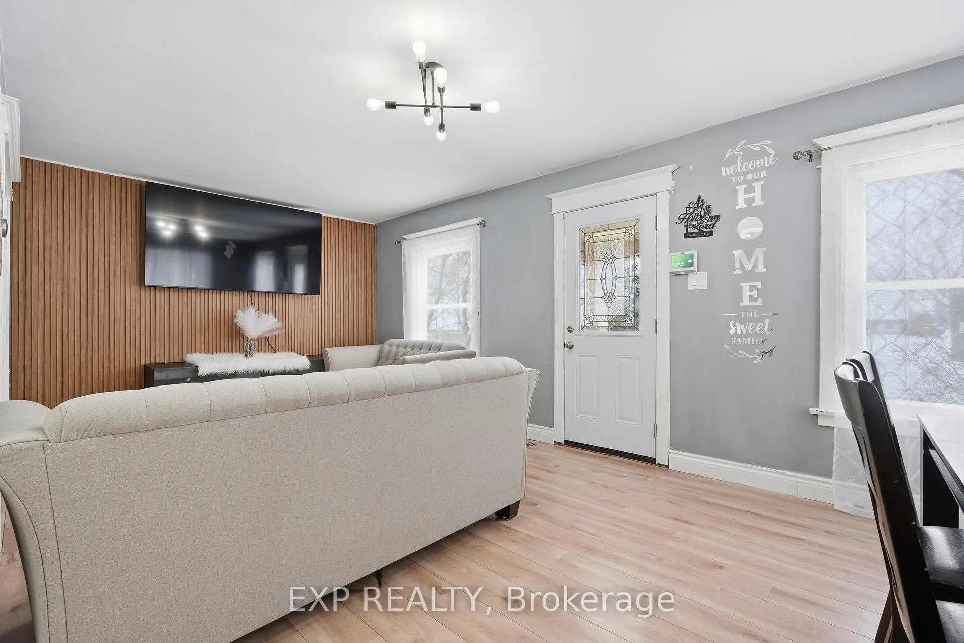 Photo 10 of 5537 Prince Edward Avenue, Niagara Falls, Hospital — HOMEH