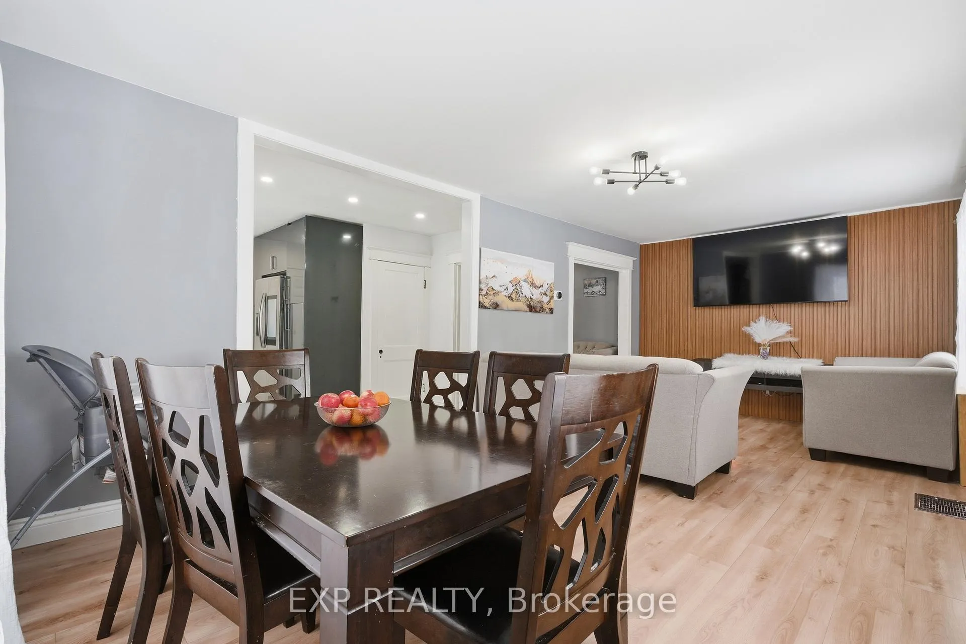 Photo 12 of 5537 Prince Edward Avenue, Niagara Falls, Hospital — HOMEH