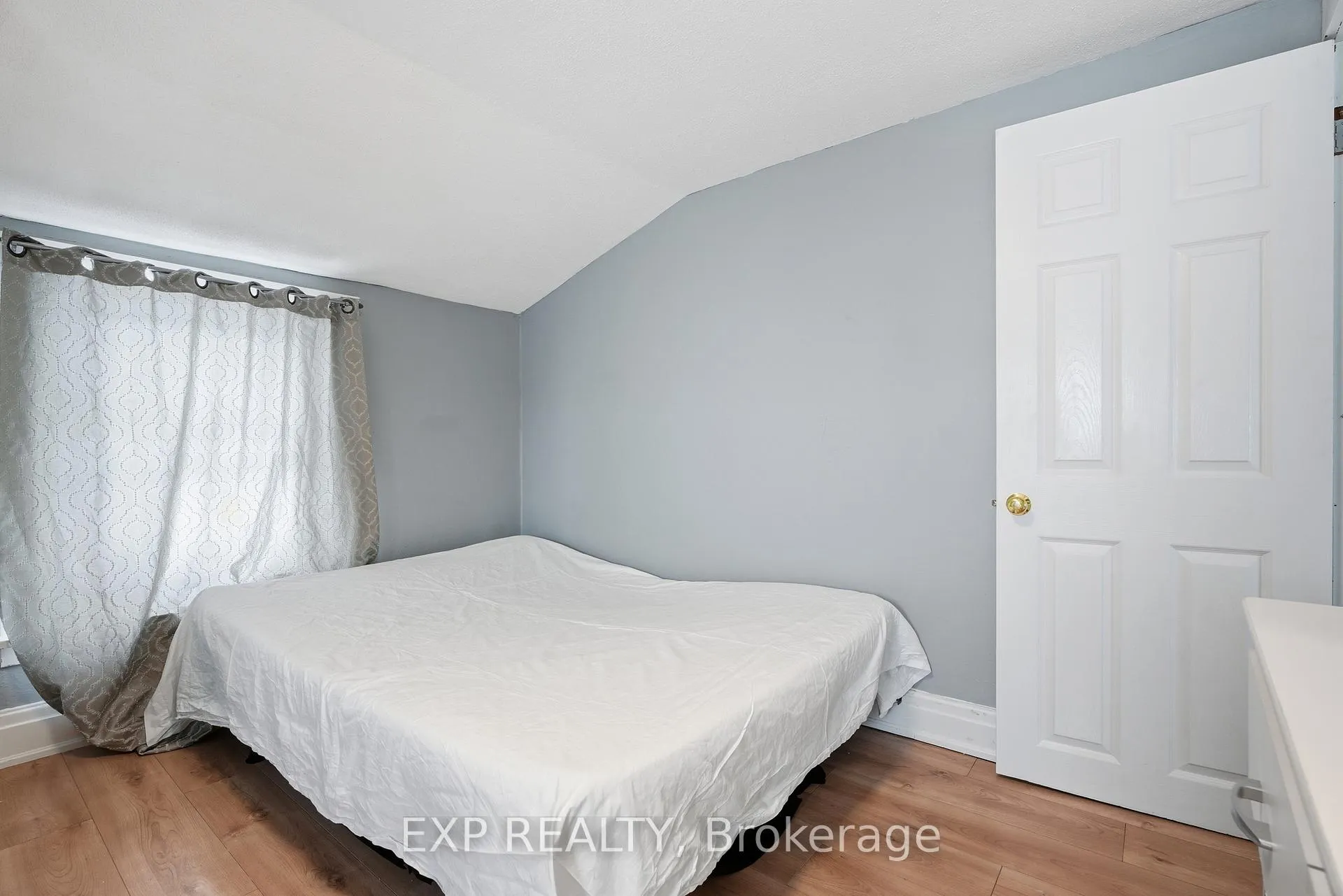 Photo 23 of 5537 Prince Edward Avenue, Niagara Falls, Hospital — HOMEH