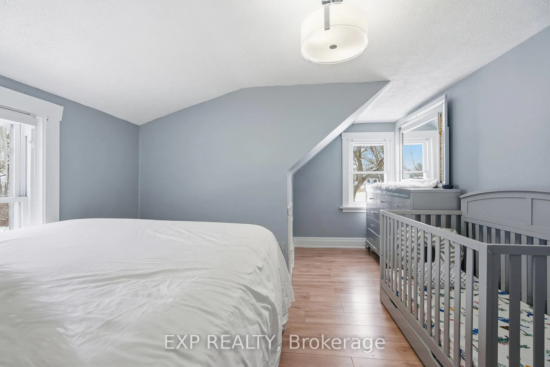 Photo 28 of 5537 Prince Edward Avenue, Niagara Falls, Hospital — HOMEH