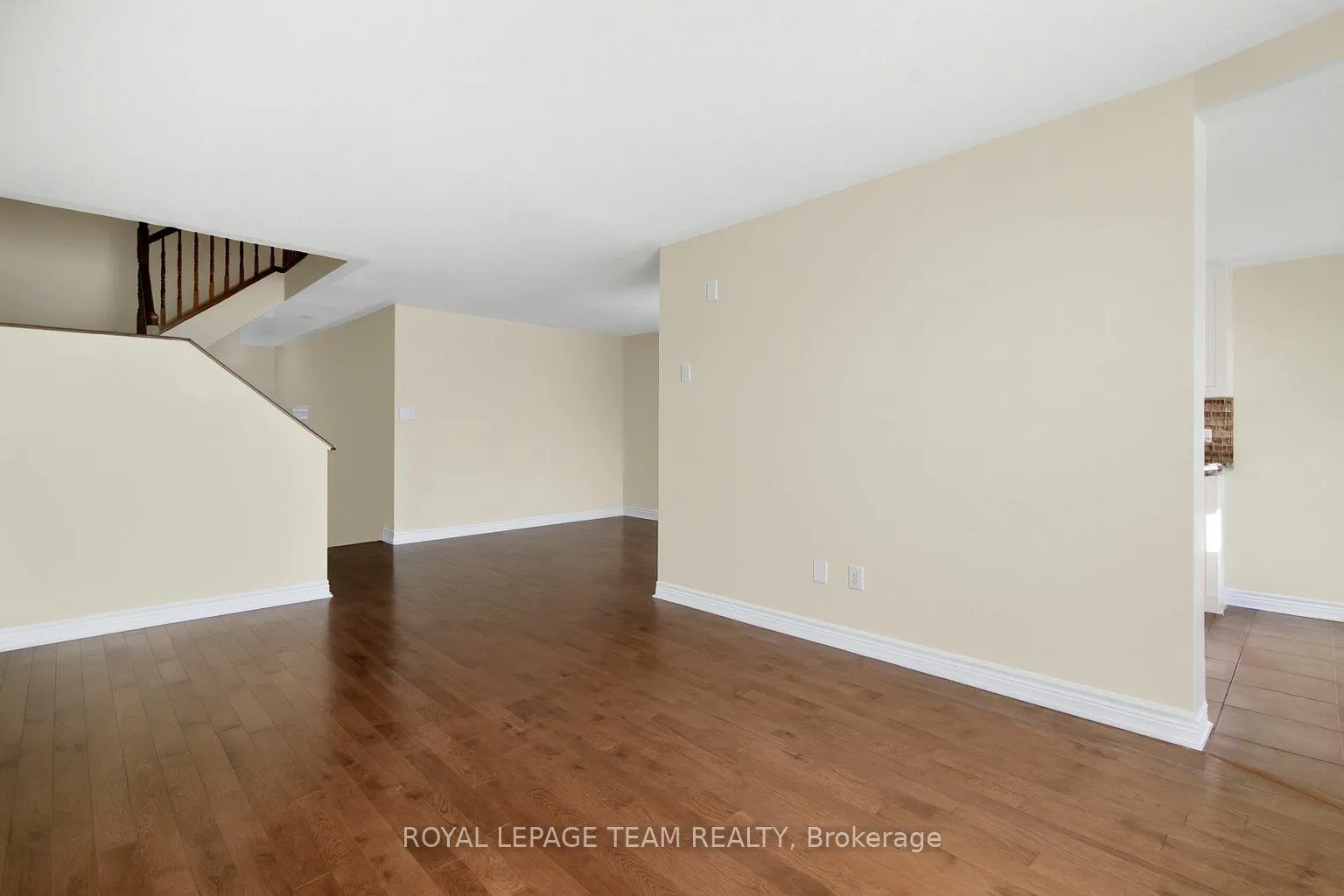 Photo 4 of 245 Garrity Crescent, Ottawa, Barrhaven - Strandherd — HOMEH