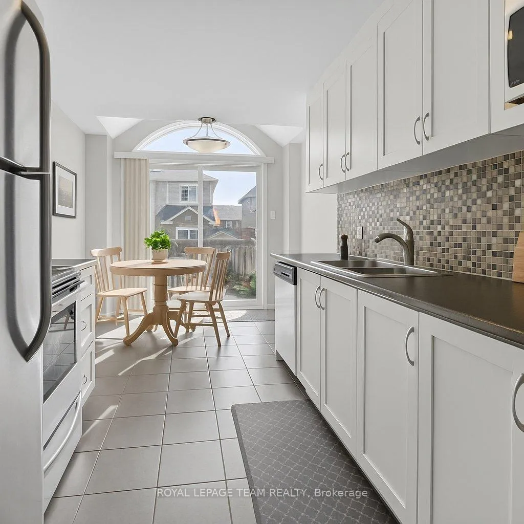 Photo 6 of 245 Garrity Crescent, Ottawa, Barrhaven - Strandherd — HOMEH