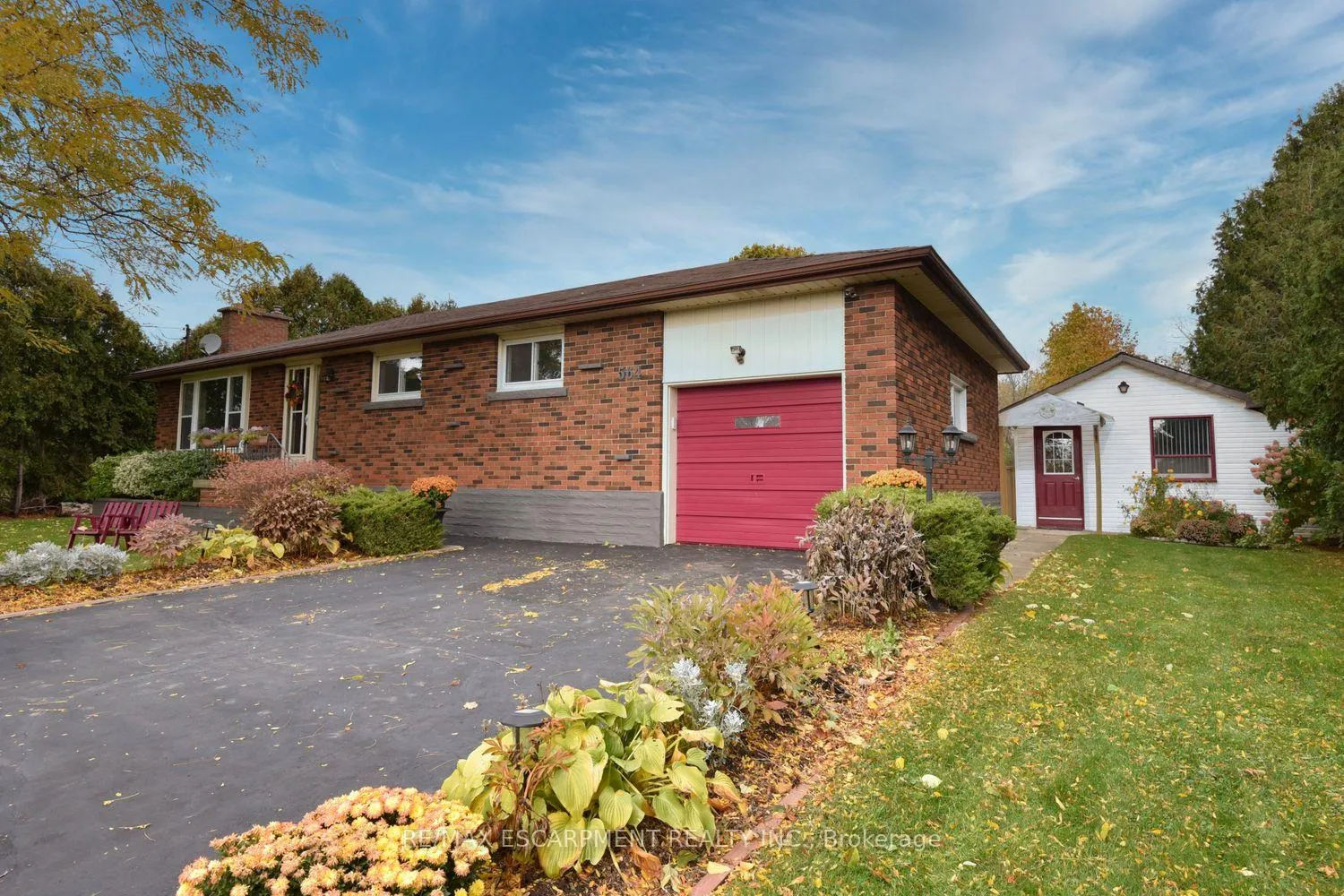 Photo 2 of 564 Evans Road, Hamilton, Rural Flamborough — HOMEH