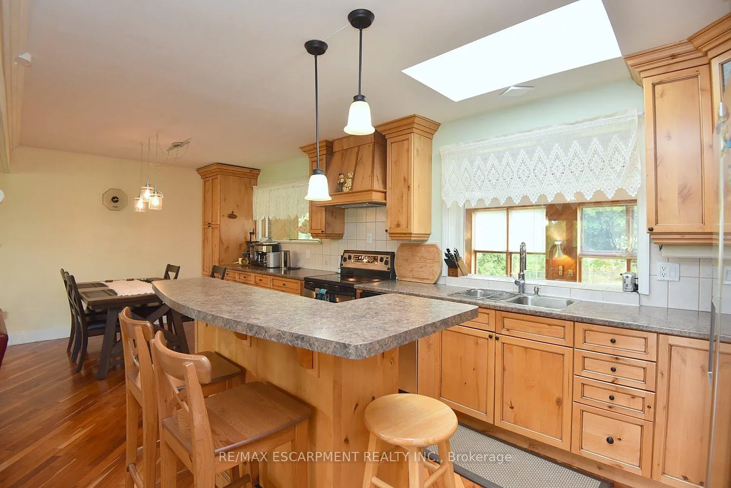 Photo 14 of 564 Evans Road, Hamilton, Rural Flamborough — HOMEH