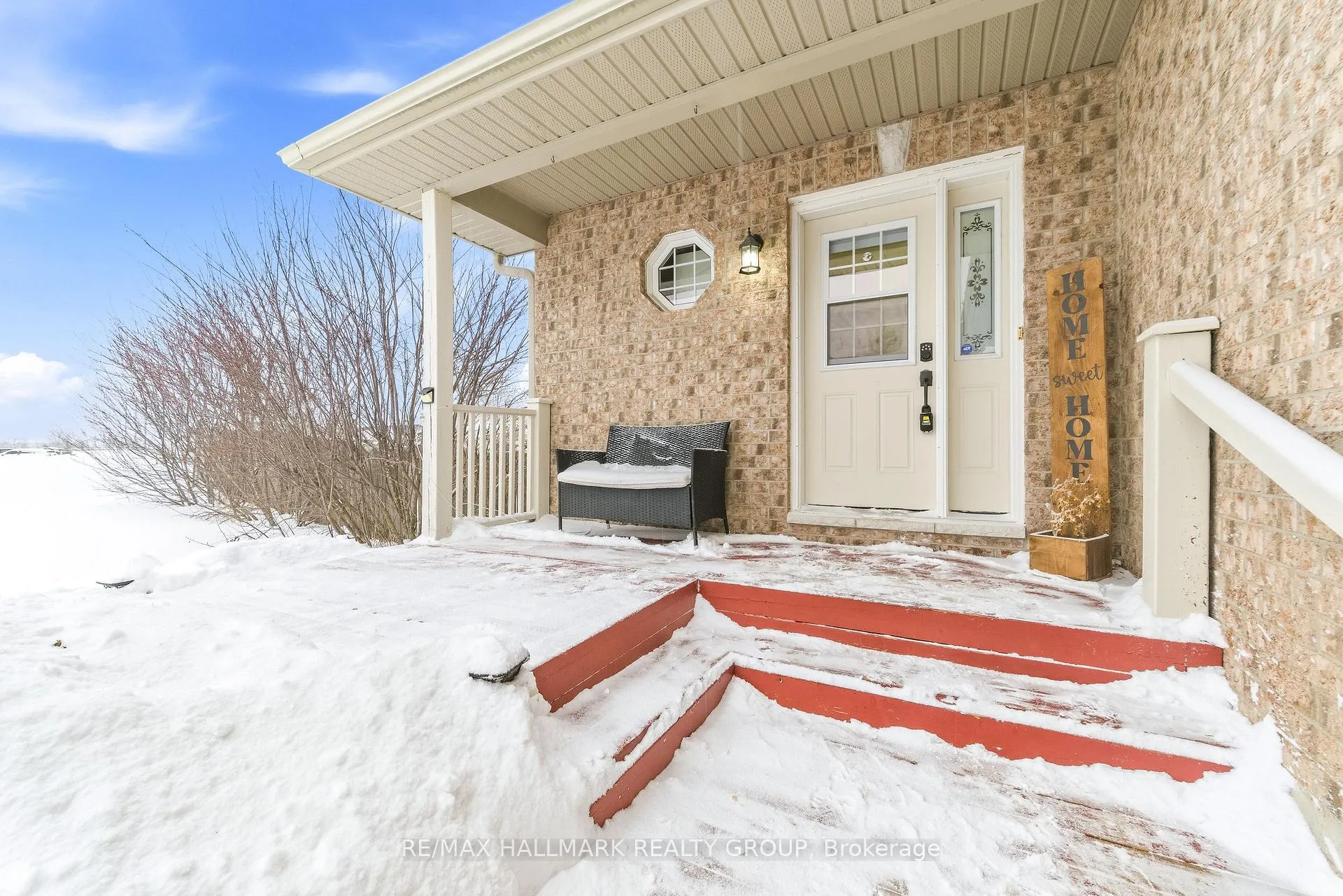 Photo 2 of 47 Ashbury Street N, Arnprior — HOMEH