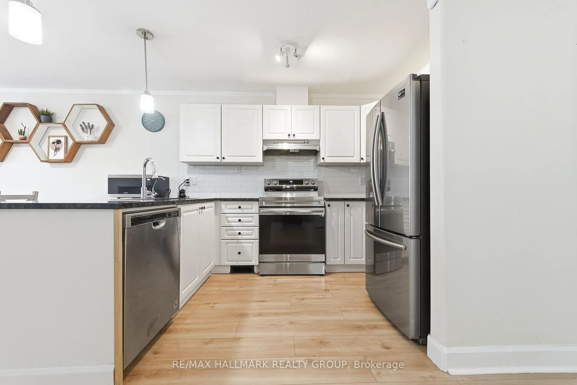 Photo 7 of 47 Ashbury Street N, Arnprior — HOMEH