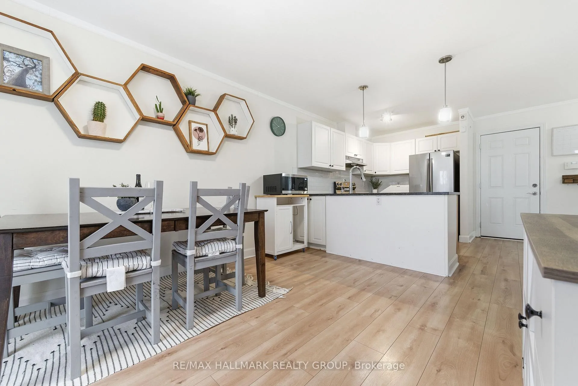 Photo 8 of 47 Ashbury Street N, Arnprior — HOMEH