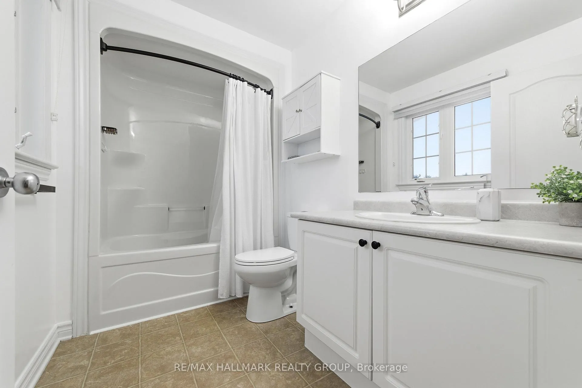 Photo 16 of 47 Ashbury Street N, Arnprior — HOMEH