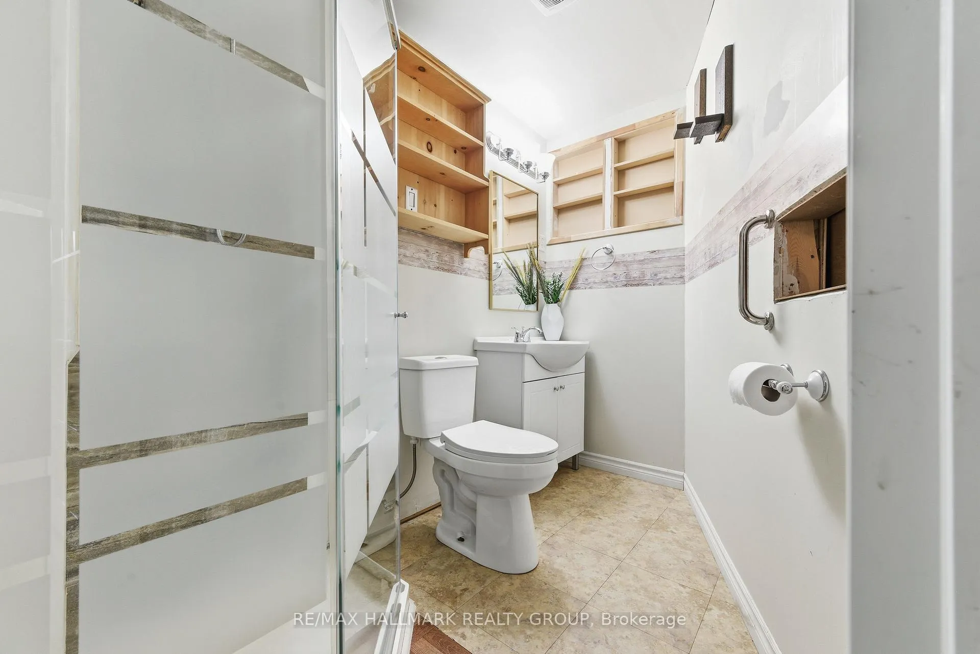 Photo 23 of 47 Ashbury Street N, Arnprior — HOMEH