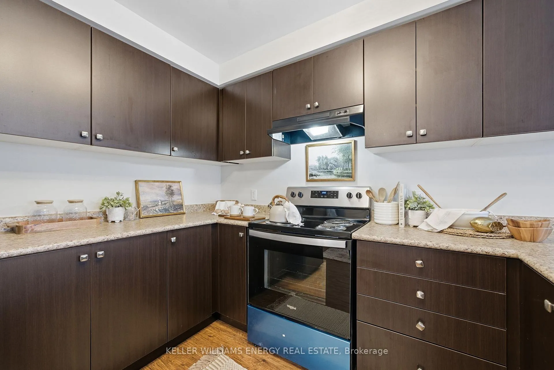 Photo 5 of Unit 32, 1280 Harmony Road N, Oshawa, Pinecrest — HOMEH