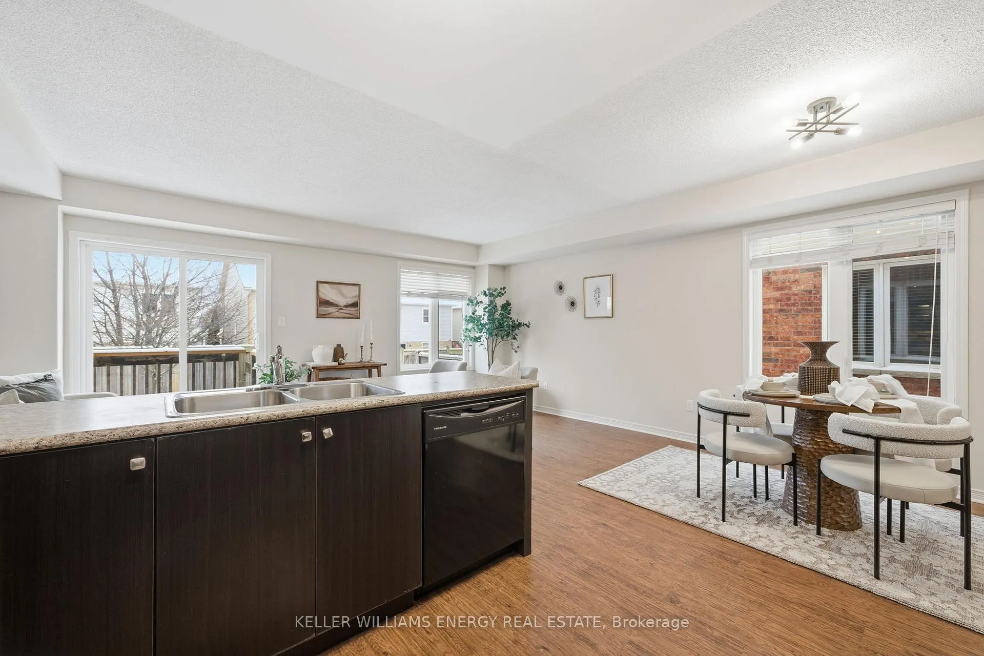 Photo 6 of Unit 32, 1280 Harmony Road N, Oshawa, Pinecrest — HOMEH