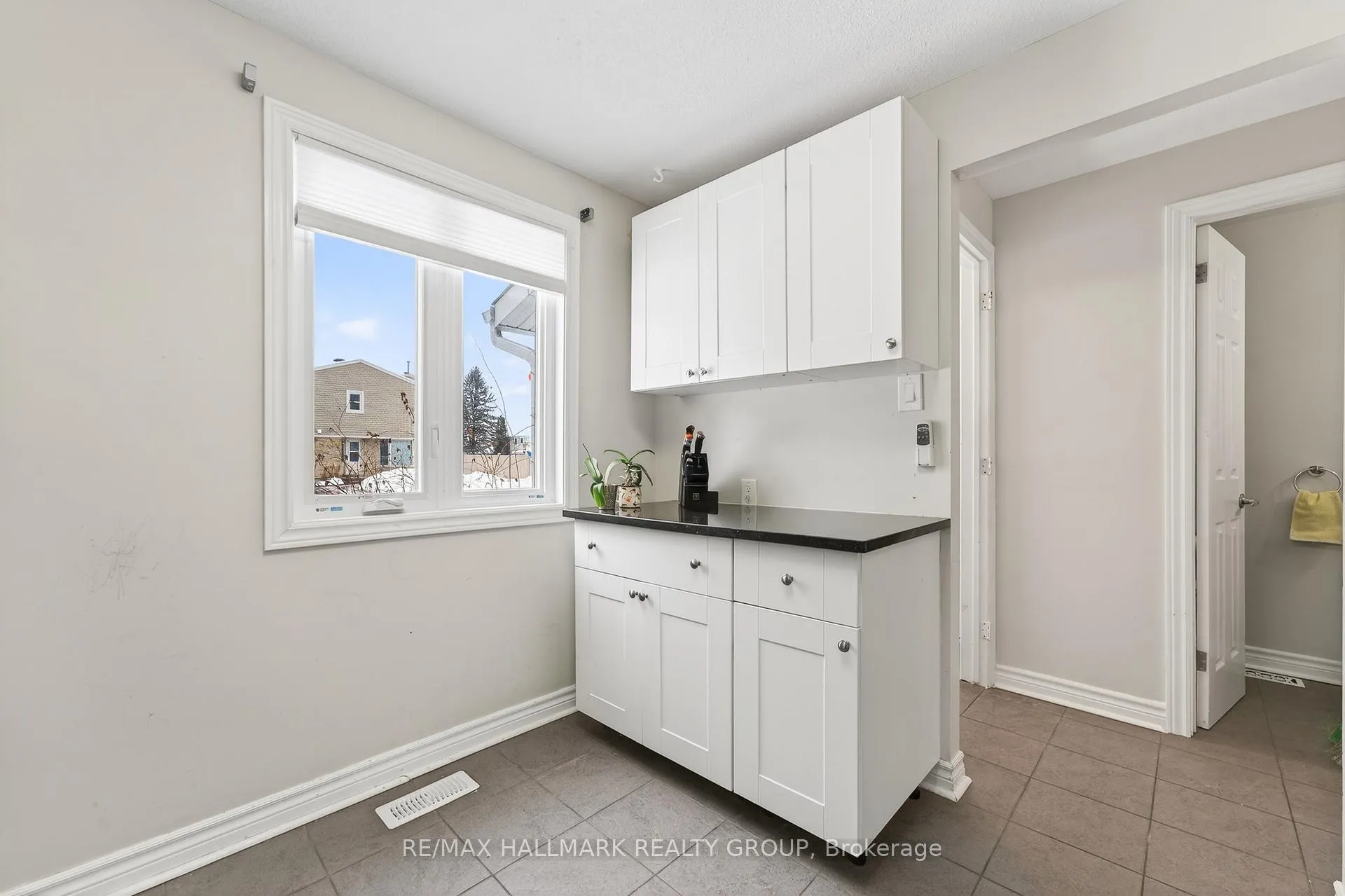 Photo 4 of 1126 Grenoble Crescent, Ottawa, Orleans Wood — HOMEH